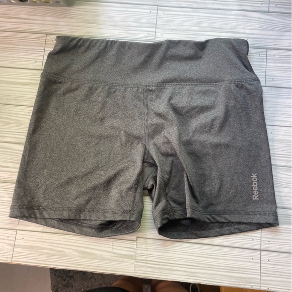 Reebok Women's Heathered Gray biker Shorts size medium - Picture 1 of 6